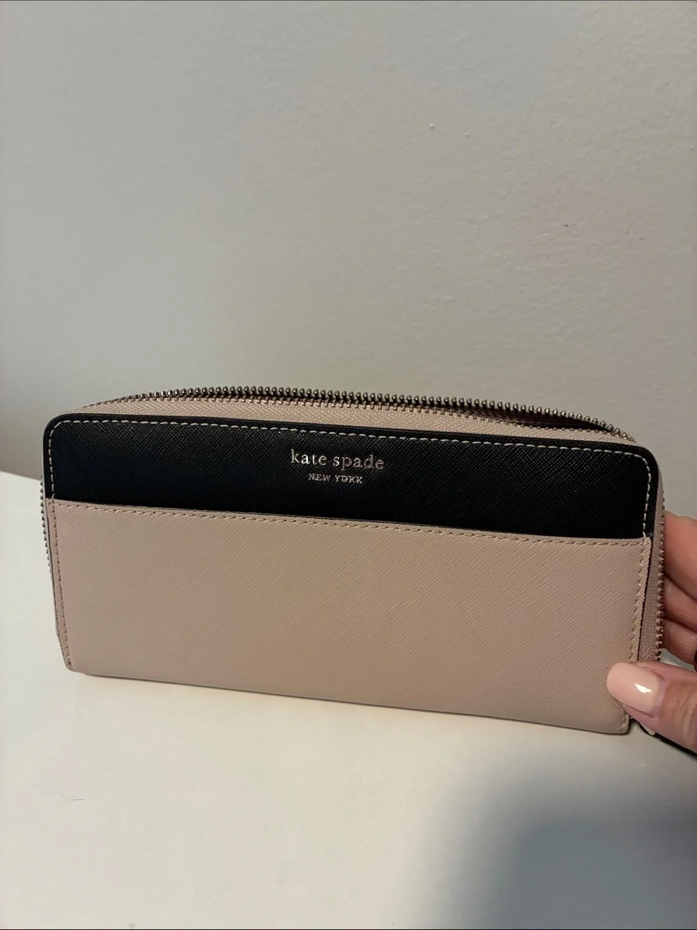 kate spade Compact Two-Tone Zip Wallet in Black & Blush